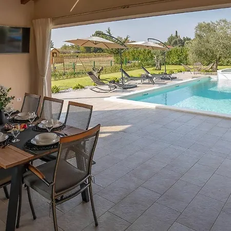 Wonderful Mattuzzi With Private Pool Near The Town By Wiibuk