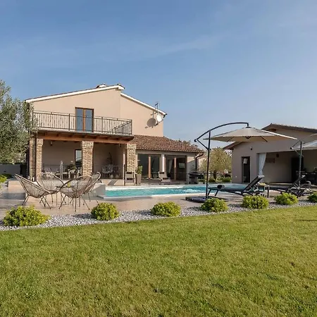 Wonderful Mattuzzi With Private Pool Near The Town By Wiibuk * Pula