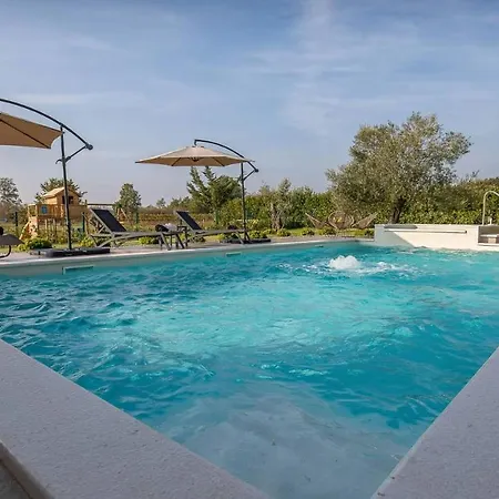 Villa Wonderful Mattuzzi With Private Pool Near The Town By Wiibuk *