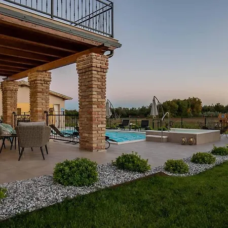 Villa Wonderful Mattuzzi With Private Pool Near The Town By Wiibuk Pula