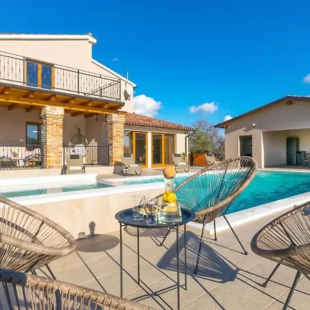 Villa Wonderful Mattuzzi With Private Pool Near The Town By Wiibuk *