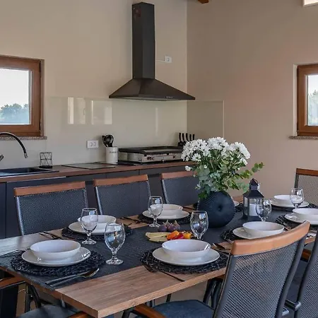 Wonderful Mattuzzi With Private Pool Near The Town By Wiibuk Villa Pula