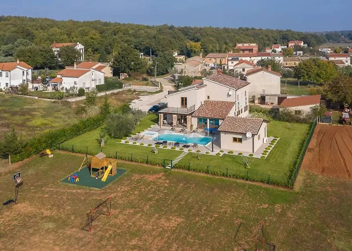 Villa Wonderful Mattuzzi With Private Pool Near The Town By Wiibuk