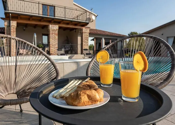 Villa Wonderful Mattuzzi With Private Pool Near The Town By Wiibuk