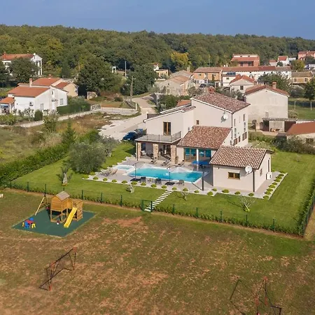 Villa Wonderful Mattuzzi With Private Pool Near The Town By Wiibuk