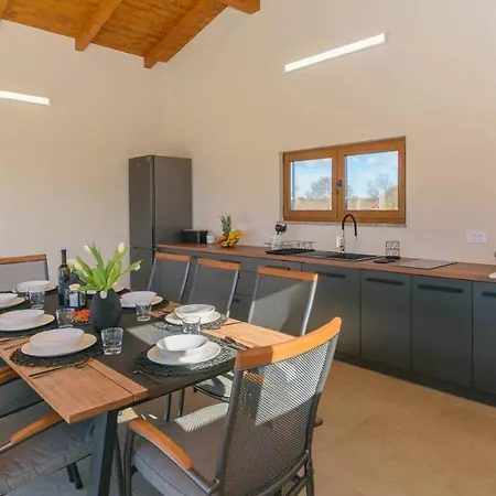 Wonderful Mattuzzi With Private Pool Near The Town By Wiibuk Villa