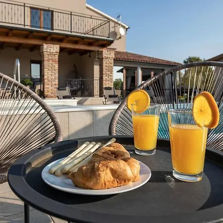 Villa Wonderful Mattuzzi With Private Pool Near The Town By Wiibuk