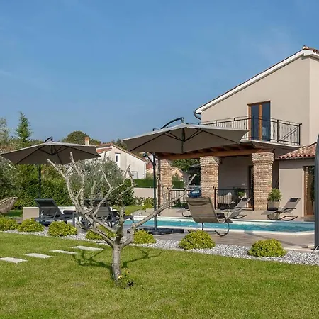 Villa Wonderful Mattuzzi With Private Pool Near The Town By Wiibuk