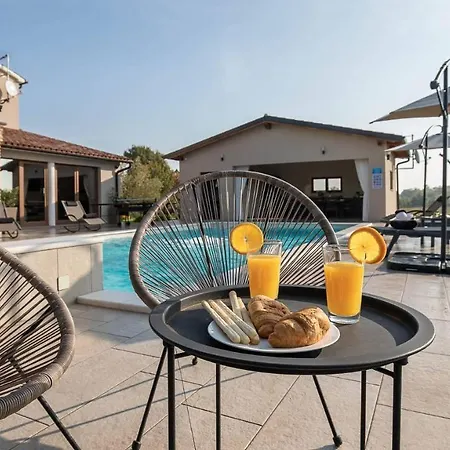 Wonderful Mattuzzi With Private Pool Near The Town By Wiibuk Villa