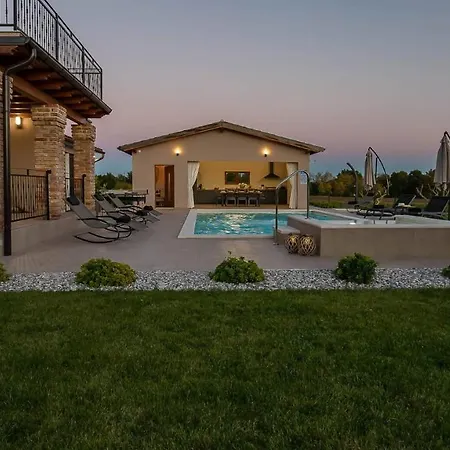 Villa Wonderful Mattuzzi With Private Pool Near The Town By Wiibuk Pula