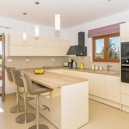 Villa Wonderful Mattuzzi With Private Pool Near The Town By Wiibuk Pula