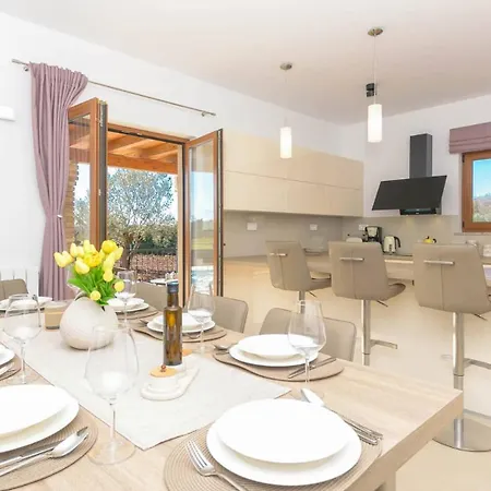 Wonderful Mattuzzi With Private Pool Near The Town By Wiibuk Pula