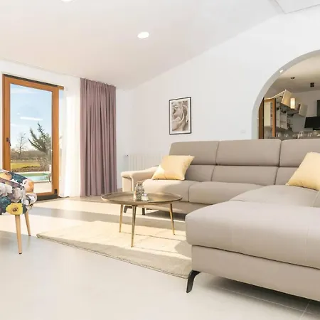 Wonderful Mattuzzi With Private Pool Near The Town By Wiibuk *