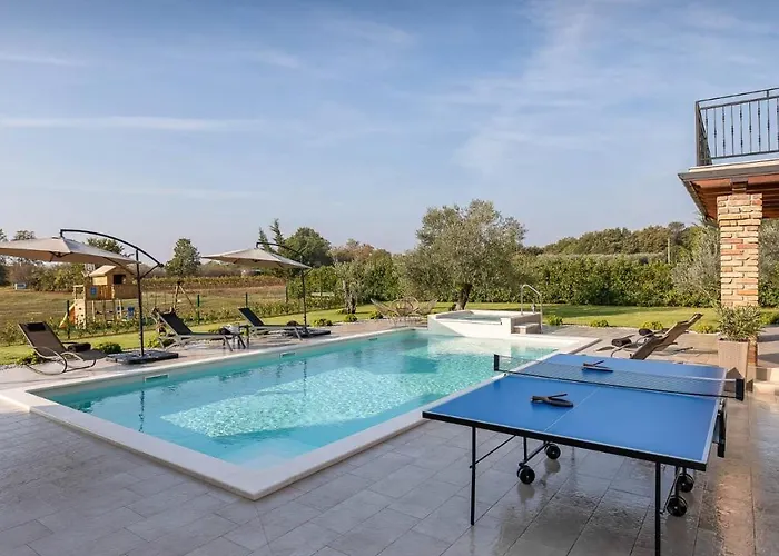 Wonderful Mattuzzi With Private Pool Near The Town By Wiibuk فيلة