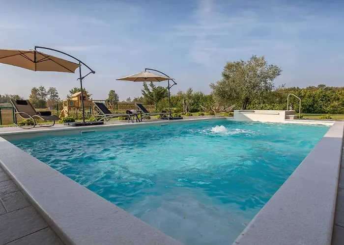 Vila Wonderful Mattuzzi With Private Pool Near The Town By Wiibuk *