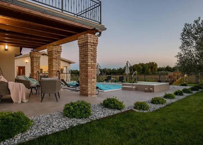 Vila Wonderful Mattuzzi With Private Pool Near The Town By Wiibuk Pula