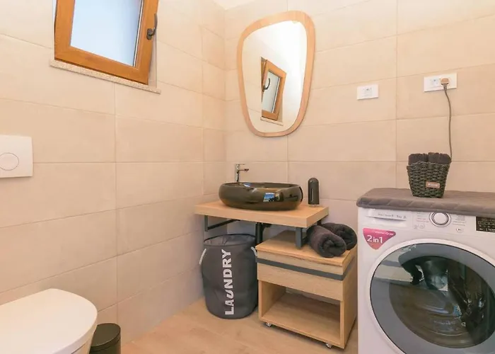 Wonderful Mattuzzi With Private Pool Near The Town By Wiibuk Vila Pula