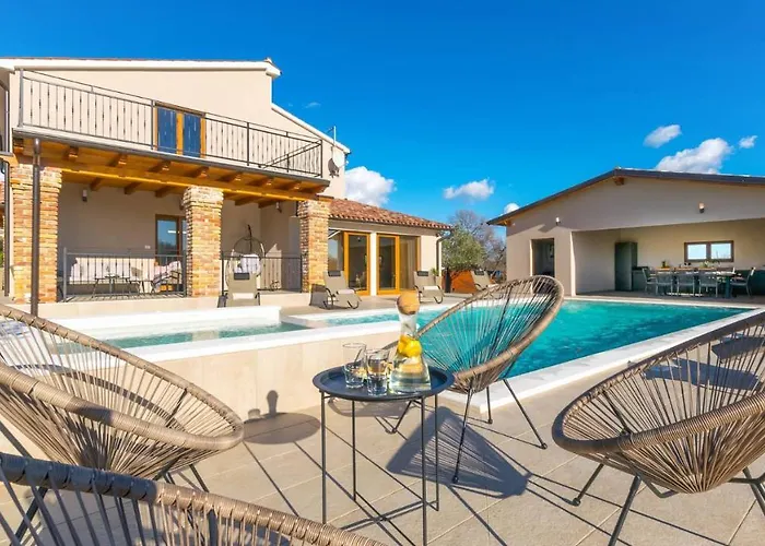 فيلة Wonderful Mattuzzi With Private Pool Near The Town By Wiibuk *