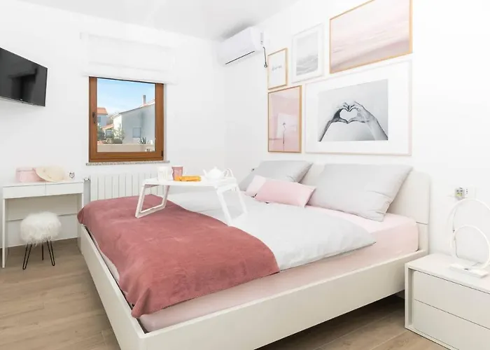 Wonderful Mattuzzi With Private Pool Near The Town By Wiibuk بولا