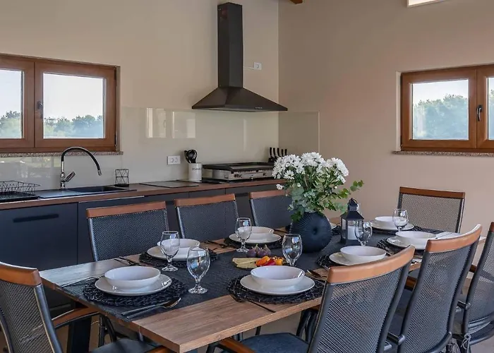 Wonderful Mattuzzi With Private Pool Near The Town By Wiibuk Vila Pula