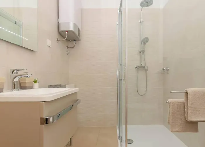 Vila Wonderful Mattuzzi With Private Pool Near The Town By Wiibuk *