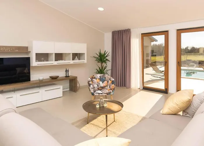 Wonderful Mattuzzi With Private Pool Near The Town By Wiibuk فيلة