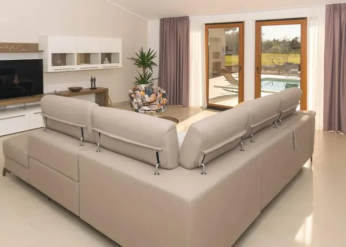 فيلة Wonderful Mattuzzi With Private Pool Near The Town By Wiibuk *