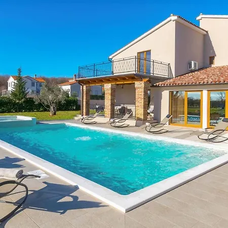 Wonderful Mattuzzi With Private Pool Near The Town By Wiibuk Вілла Пула