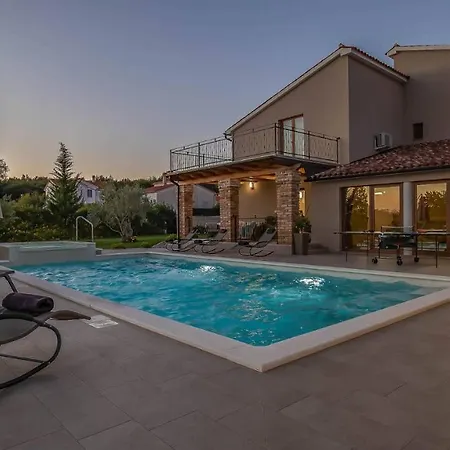 Wonderful Mattuzzi With Private Pool Near The Town By Wiibuk Пула