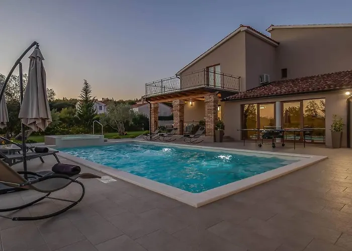 Wonderful Mattuzzi With Private Pool Near The Town By Wiibuk Пула