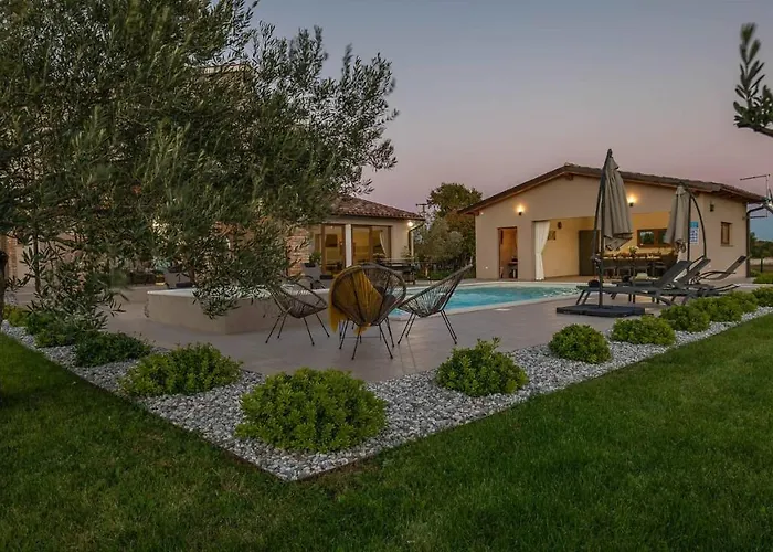 Wonderful Mattuzzi With Private Pool Near The Town By Wiibuk Пула